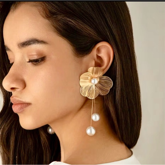 LAST! Romantic Flower Petal Long Tassel Drop Earrings Faux Pearl 2 Part Earrings - Picture 6 of 7